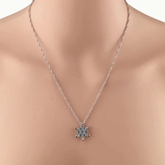 NEW! Snowflake ❄️ Necklace - Picture 2 of 5